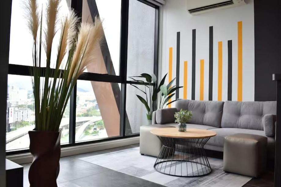 Apartment Scarletz Klcc By Deko